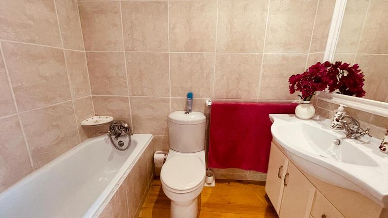 To Let 4 Bedroom Property for Rent in Keurbooms River Western Cape